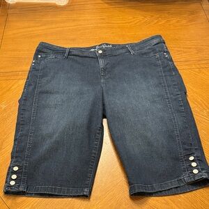 Gloria Vanderbilt Dark Blue Skimmer Denim Capris Jeans Button hem 20W 16” inseam